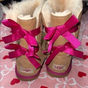 UGG BAILEY BOW SHIMMER CHESTNUT FUCHSIA SUEDE BOOTS SIZE 5 YOUTH KID fit WOMEN 7